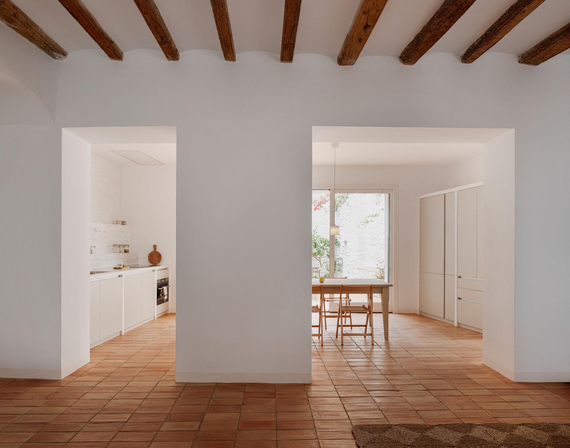 Dom Rybaka w Cadaqués, Hiszpania. Autorzy projektu: Bea Portabella i Jordi Pagès
