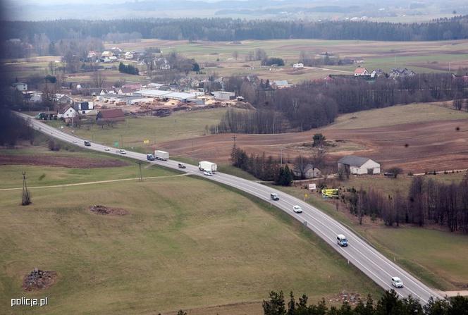 Wielki transport z cudzoziemcami przekroczył granicę. Pojechali w kierunku Litwy [ZDJĘCIA]