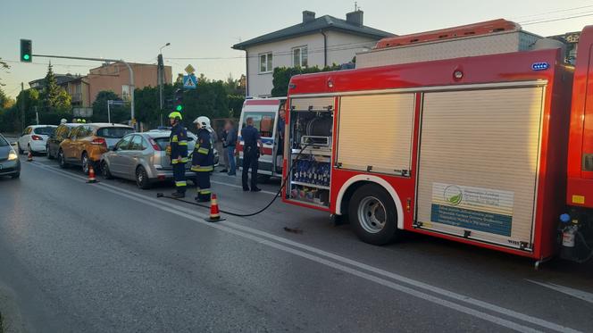 Piastów. Pijany kierowca skasował cztery samochody! Mężczyzna został zabrany do szpitala na badania