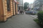 O włos od tragedii na Bydgoskim Przedmieściu w Toruniu - psiak wypadł z trzeciego piętra