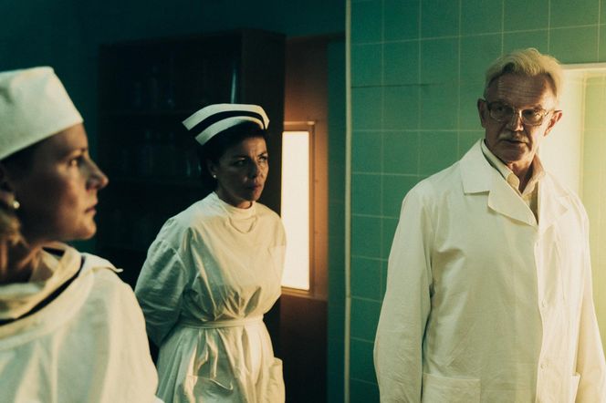 Czarna śmierć. Andrzej Zajdler (Cezary Pazura), Łucja Winter (Agnieszka Podsiadlik)