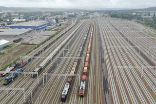 Dłuższe i cięższe pociągi wjeżdżają po nowych torach do Portu w Gdyni
