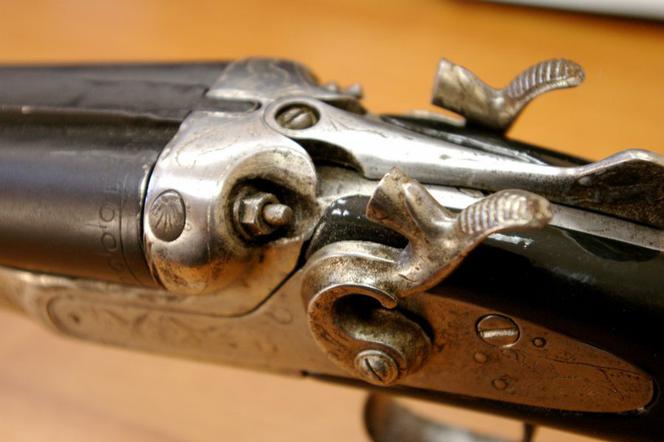 Nielegalna broń w domu mieszkańca gminy Michałowo. Mężczyźnie grozi do 8 lat za kratami