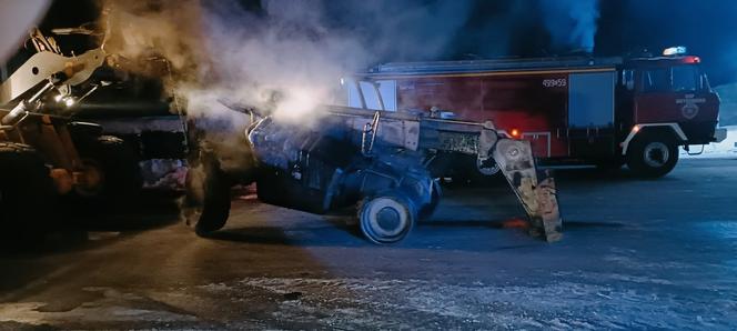 Nowa Biała. Gigantyczny pożar w składzie budowlanym. Prawie 100 strażaków walczyło z ogniem