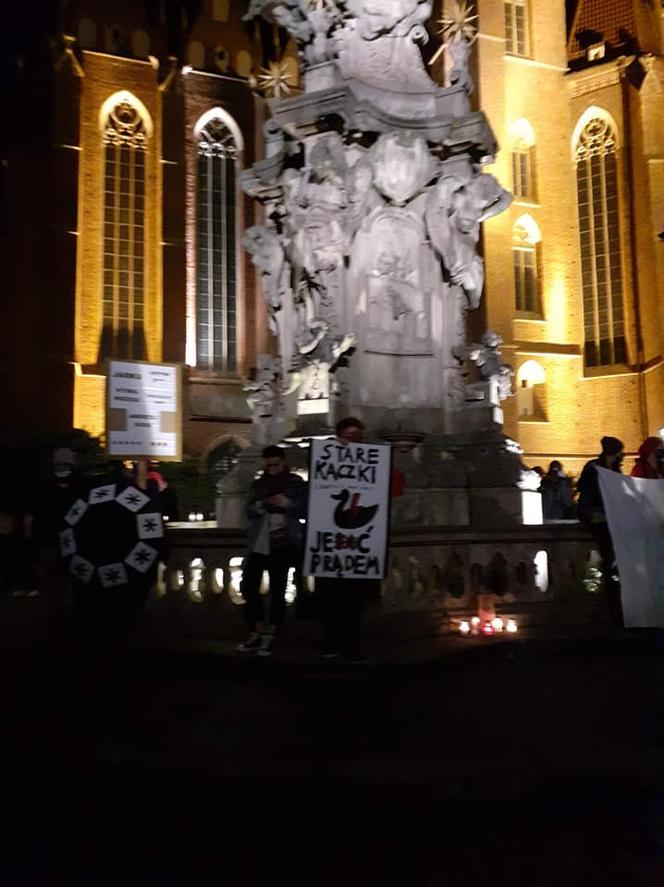 Wrocław: Strajk Kobiet na Ostrowie Tumskim [ZDJĘCIA]