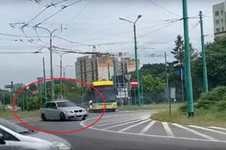 Śląskie: Szalony drift kierowcy BMW na rondzie. To mogło skończyć się tragedią [WIDEO]