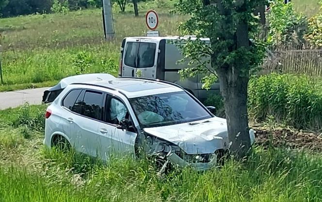 Zderzenie trzech pojazdów w Starym Opolu. Dwie osoby trafiły do szpitala