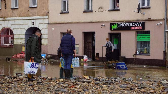 Głuchołazy po przejściu powodzi błyskawicznej 