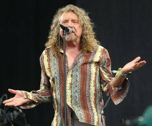 Robert Plant śpiewa utwory Led Zeppelin