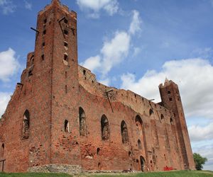 Z tymi ruinami zamku w kujawsko-pomorskim związane są legendy. Warto odwiedzić to miejsce [GALERIA]