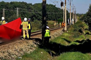 Rogatki były opuszczone, ale rowerzysta i tak zginął! Makabryczny wypadek na przejeździe kolejowym