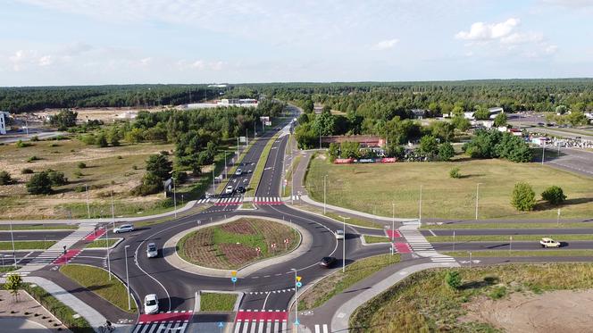 Rozbudowana ulica Grudziądzka w Toruniu. Miasto ma nowe rondo turbinowe
