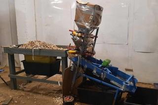 Służby rozbiły gang. Wytwarzał i przemycał papierosy na ogromną skalę