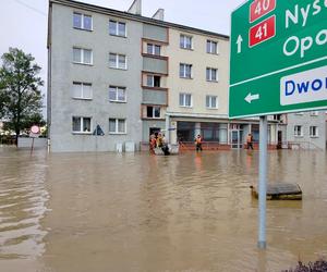 Powódź w województwie opolskim. Tak wyglądają działania strażaków [ZDJĘCIA].