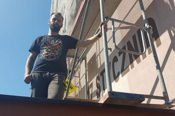 Na bloku przy ul. 17 Stycznia powstaje mural 