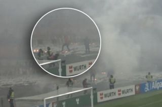 Odpalili race w trakcie hymnu na meczu z Litwą. Zapłonęły serpentyny, porządkowi gasili butami