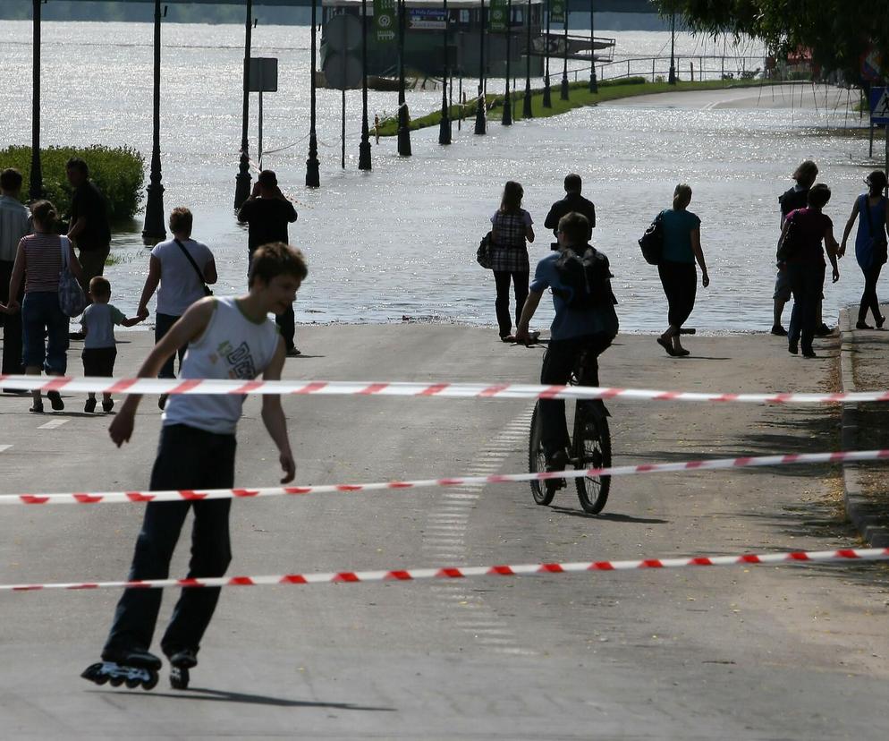 Ostatnia powódź w Toruniu. Ile razy woda zalewała miasto? Archiwalne zdjęcia z 2010 r. [GALERIA]