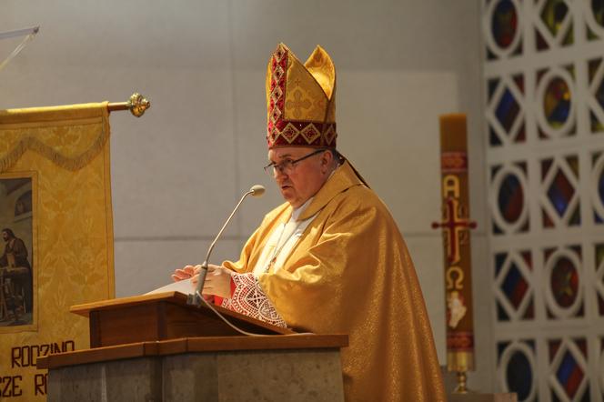 Bp Janusz Mastalski zachęca do poszukiwania ciasnej bramy