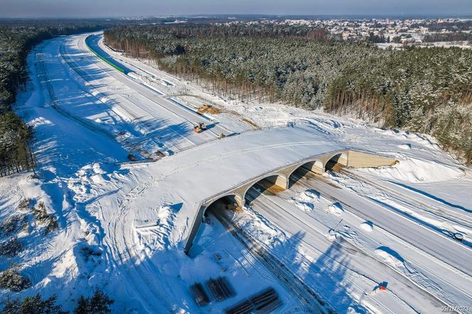 Autostrada A2 do Siedlec z lotu ptaka w ziomowej scenerii 