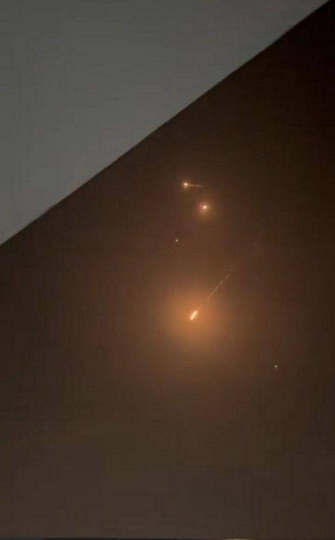 Rakieta trafiła prosto w blok w Izraelu