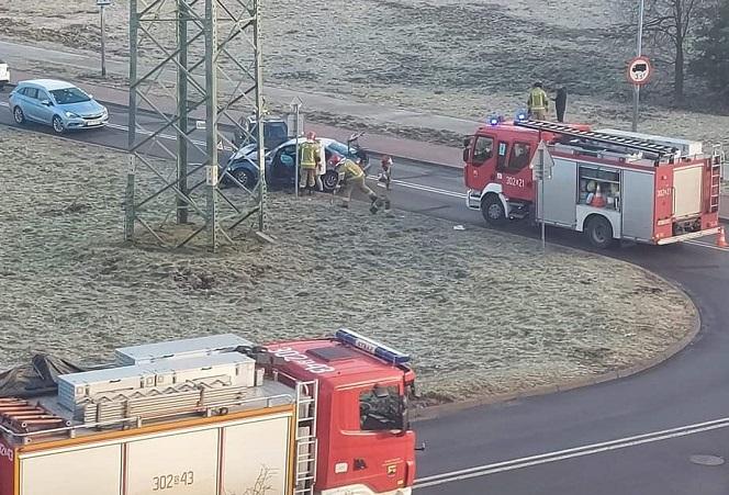 Wypadek w Katowicach. Na ul. Bażantów czołowo zderzyły się dwa samochody