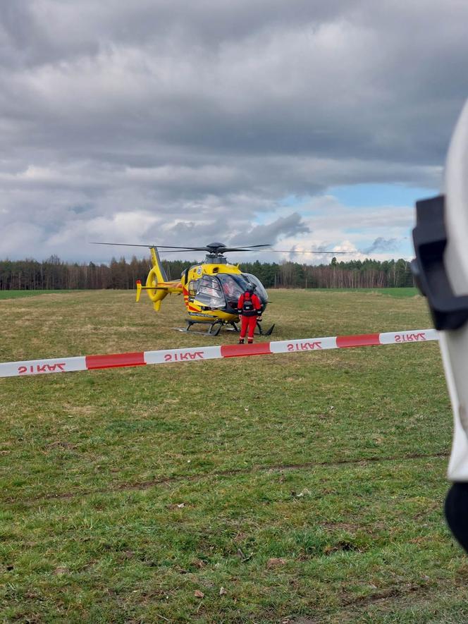 Śmiertelny wypadek pod Bełchatowem! Kierowca quada huknął w drzewo [ZDJĘCIA]