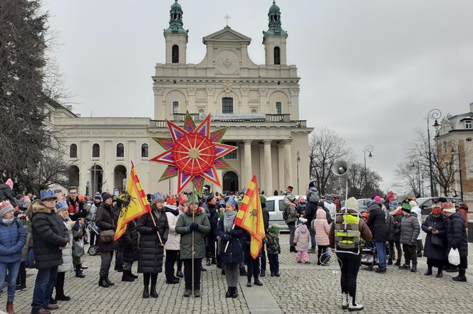 Orszak Trzech Króli w Lublinie - przygotowania przed katedrą