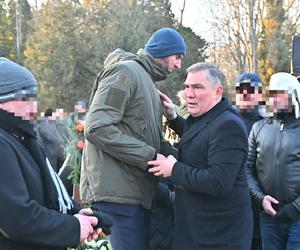 Wzruszające chwile na pogrzebie Janusza Gortata. Marcin Gortat i Dariusz Michalczewski wpadli sobie w ramiona