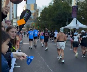 Katarzyna cichopek dopinguje męża na Maratonie Nowojorskim