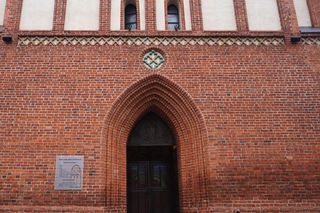 To najpiękniejszy zabytek w woj. warmińsko-mazurskim. Według AI zachwyca strzelistą sylwetką