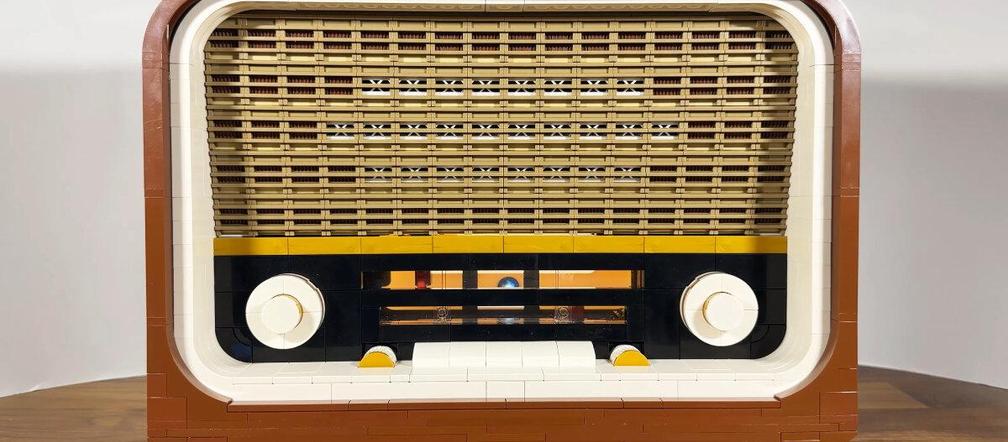 LEGO Icons 2024 Retro Radio Zdjęcie Poglądowe