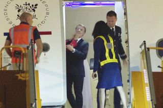 Francja/ Pałac Elizejski tonuje gwałtowny gest Brigitte Macron wobec męża, uchwycony przez kamery