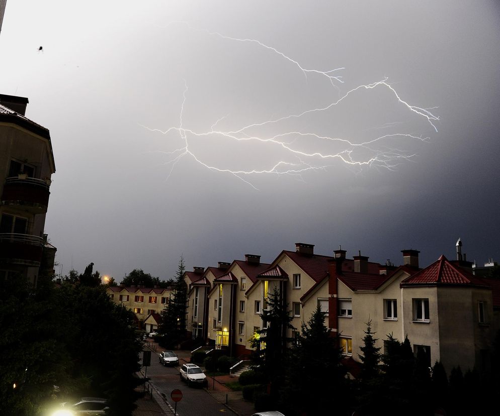 Burze znów uderzą w Polsce! Nadchodzi kolejny pogodowy armagedon?! Tutaj  będzie najgorzej  [Prognoza IMGW na 18.07.2025]