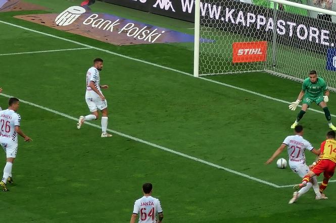 Tomasz Prikril strzela gola w meczu z Górnikiem Zabrze ( 1:3 - 2021-08-16)
