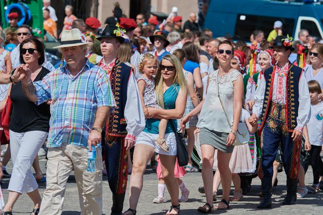 3 MAJA: Biało-czerwone flagi i polonez. Tak świętował Lublin