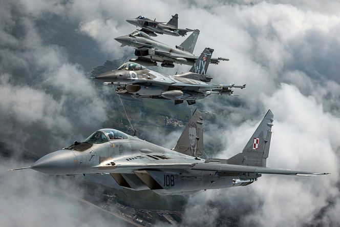 Brytyjski Eurofighter Typhoon, i polskie MiG-29 i F-16