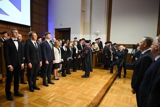 Prezydent Karol Nawrocki zadeklarował w Gdańsku, że priorytetem jest dla niego rozwój polskich technologii obronnych XXI wieku. Zapowiedział utworzenie Departamentu Technologii Przełomowych w Biurze Bezpieczeństwa Narodowego.