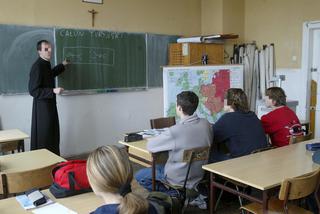 Czy religia nadal powinna być w szkole? Polacy zabrali głos. Wynik sondażu mówi sam za siebie