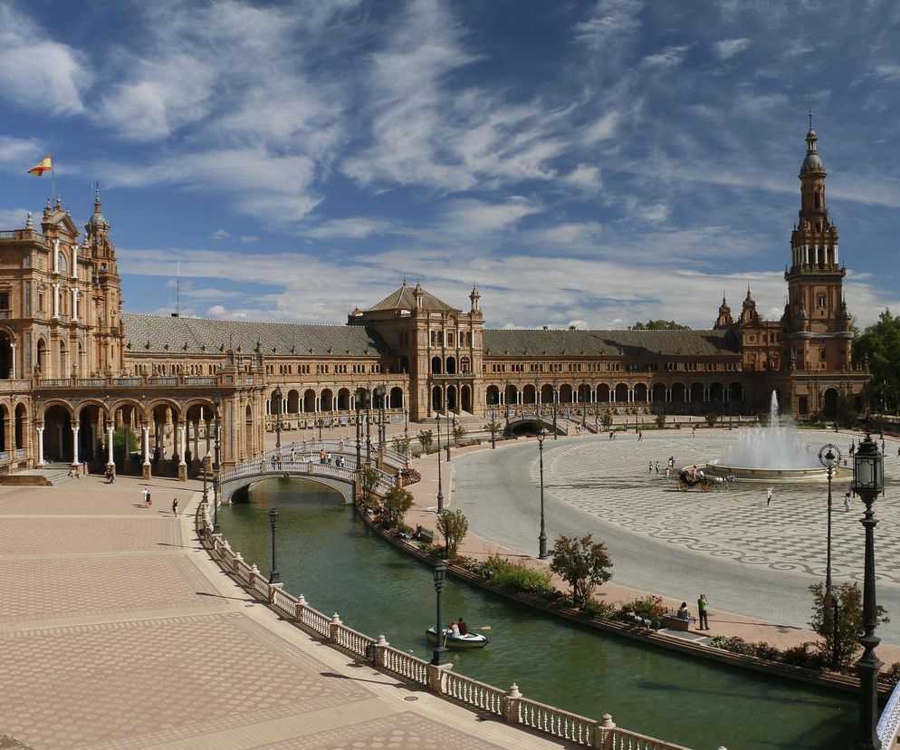 Lista słonecznych kierunków na listopadowy długi weekend. Wyprzedaż jesiennych podróży