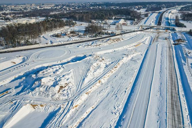 Autostrada A2 do Siedlec z lotu ptaka w ziomowej scenerii 