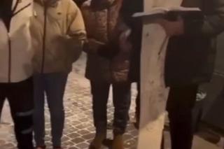 Chrzest Maybacha na Podlasiu. Ksiądz majtał kropidłem jak szalony