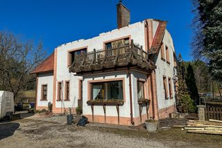 Stali i przyglądali się jak płonie ich dom. Padli ofiarą bezdusznego systemu. Wszystko przez absurdalne przepisy