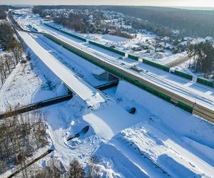 Autostrada A2 do Siedlec z lotu ptaka w ziomowej scenerii 