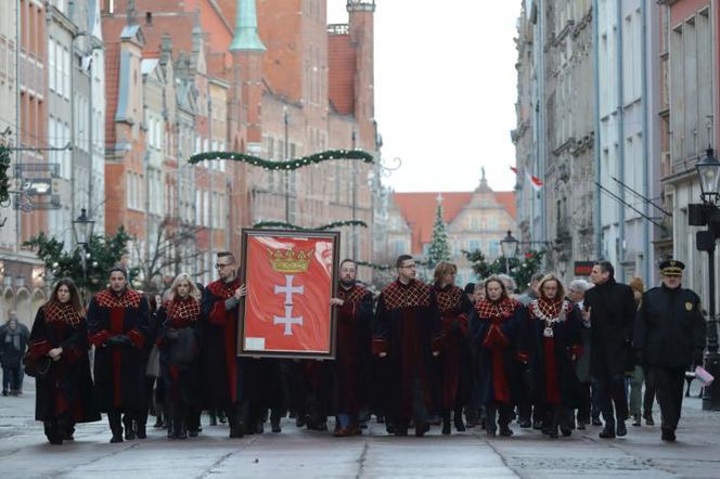 Po uroczystej sesji radni ruszyli do Europejskiego Centrum Solidarności.