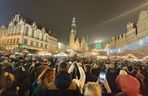 Największa choinka we Wrocławiu już rozświetlona! Tłumy powitały Świętego Mikołaja 