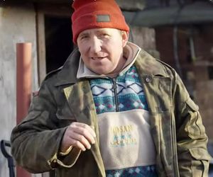 Rolnicy. Podlasie. Andrzej z Plutycz znowu podpadł widzom. Dostał za darmo. Fani nie mają litości. Niewesoły początek Nowego Roku