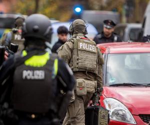 Niemieckie jednostki policji szturmują szkołę w Hamburgu po doniesieniach o bandycie