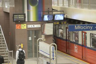 Szaleńcy wbiegli do tunelu metra i sparaliżowali ruch pociągów! O włos od tragedii