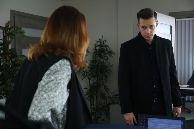 Na Wspólnej odc. 3484. Darek Żbik (Michał Mikołajczak), Weronika (Renata Dancewicz)