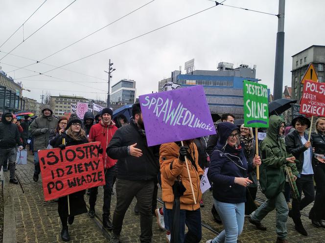 Siostry idziemy po władzę! Wykrzykiwały uczetniczki Śląskiej Manify [AUDIO, ZDJĘCIA]